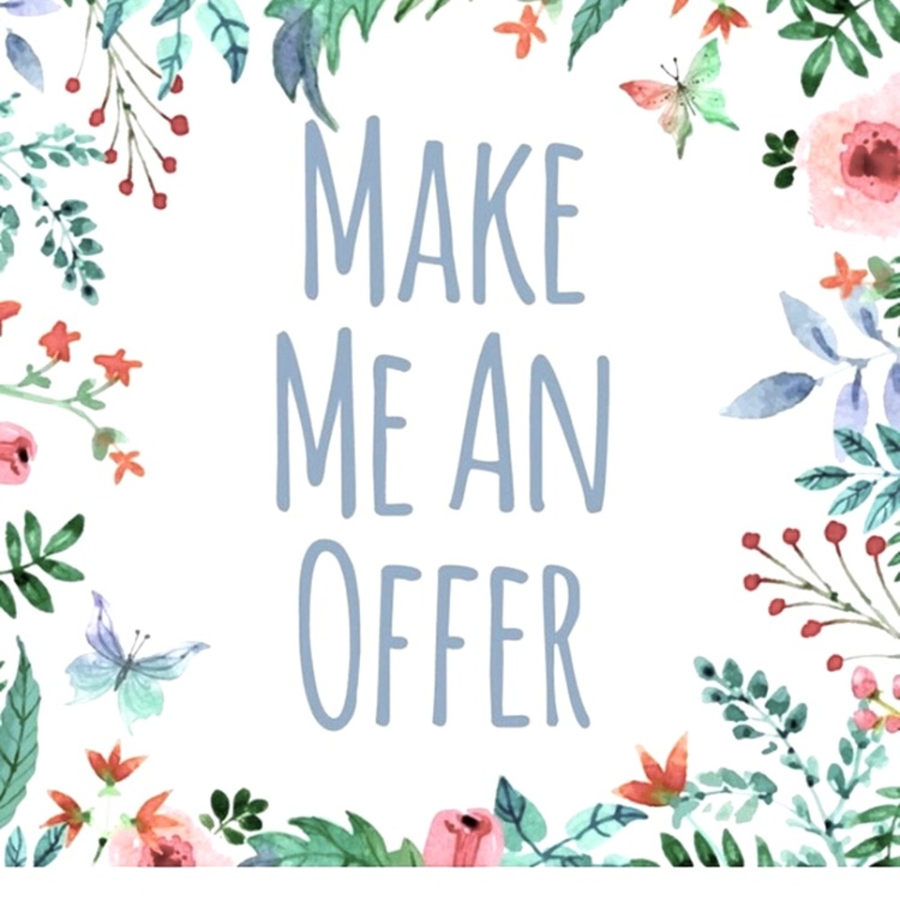 MAKE ME OFFERS AND BUNDLE YOUR LIKES!!